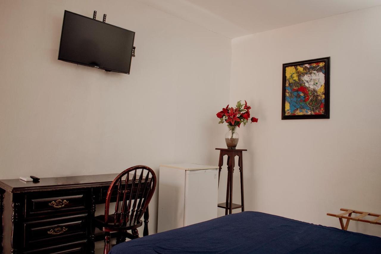 Suites Cervantes Чіуауа Екстер'єр фото
