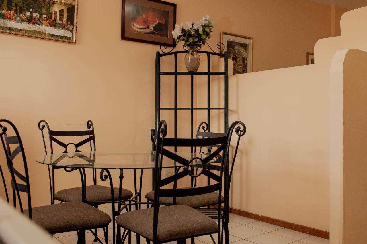 Suites Cervantes Чіуауа Екстер'єр фото